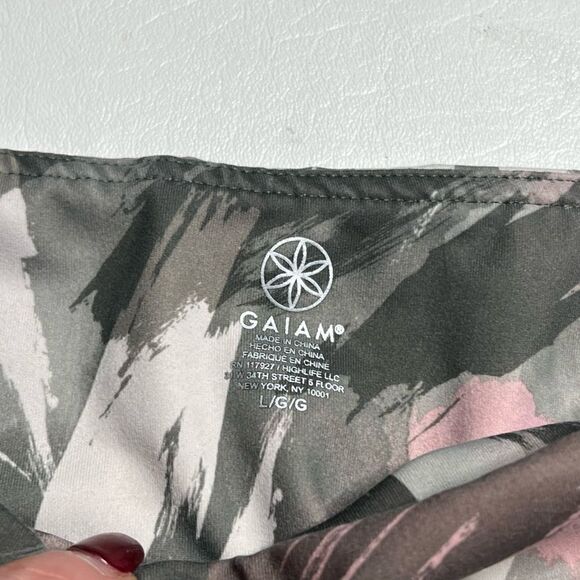 Gaiam | High Rise Side Pocket Capri Leggings - Picture 2 of 5